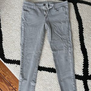 Size 8 American Eagle skinny jeans. Light gray in color